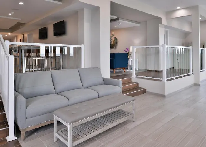 Cabana Shores Hotel